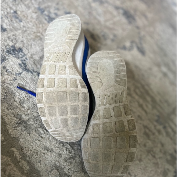 Nike Shoes - Picture 8 of 8